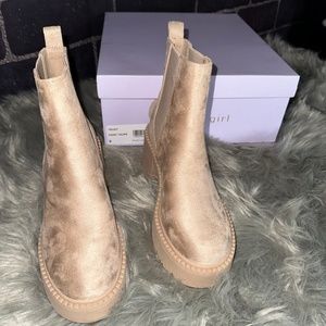 Size 6 Trust Lug-Sole Chelsea Booties